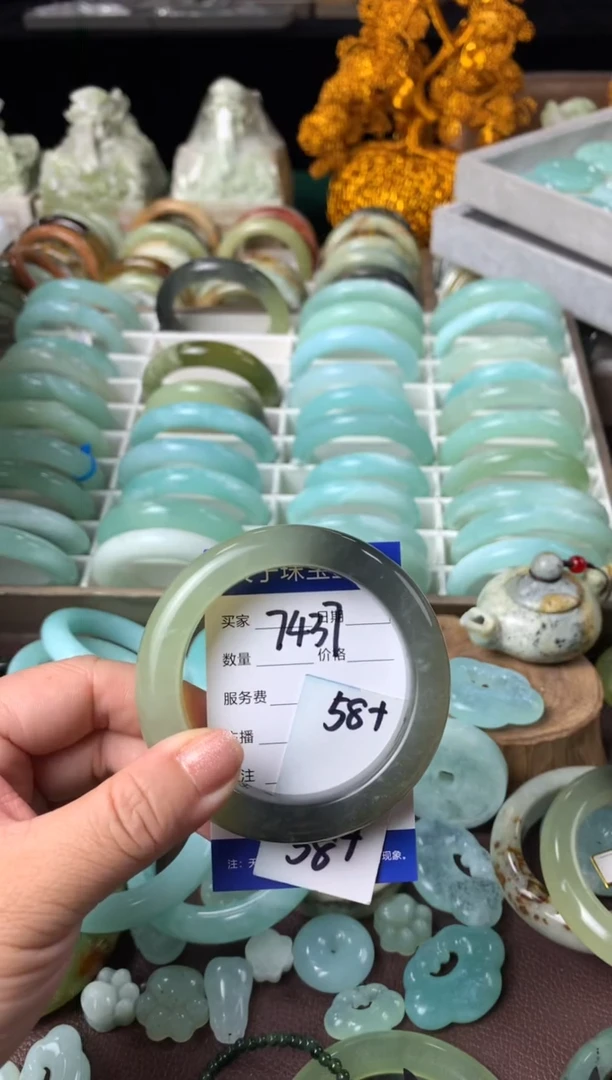 【闪购商品】蛇纹石玉手镯未镶嵌7437