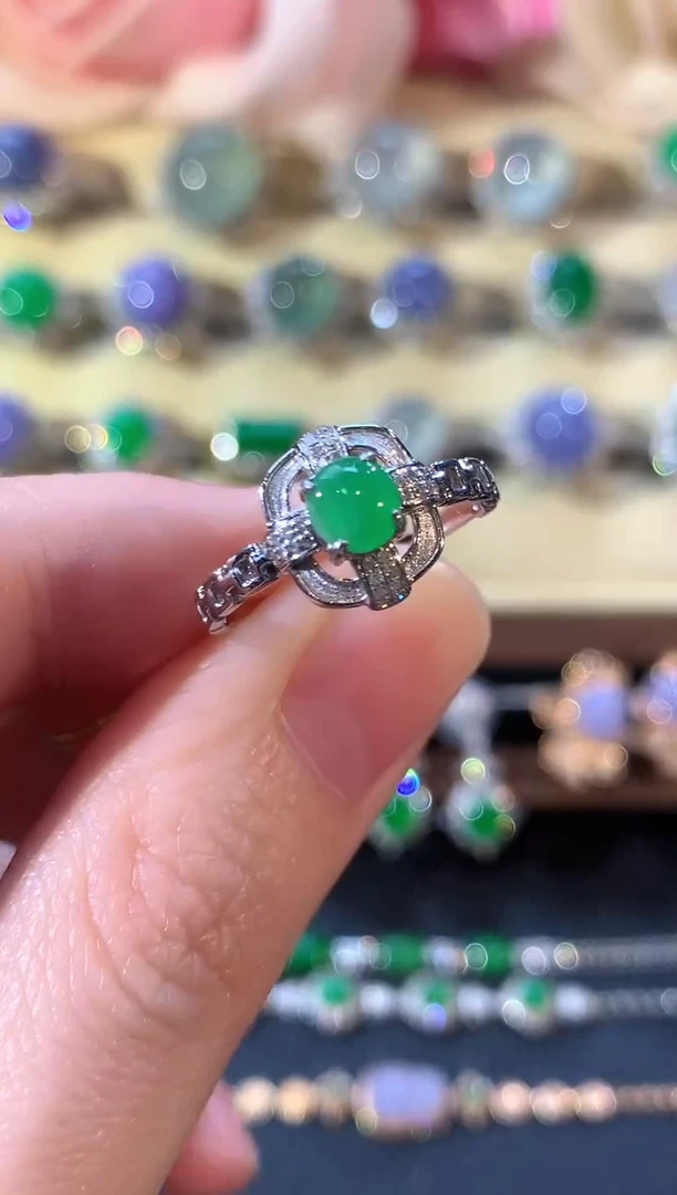 18K金镶嵌戒指翡翠冬日珠宝Q10