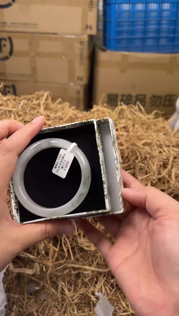 未镶嵌手镯石英质玉A-1243