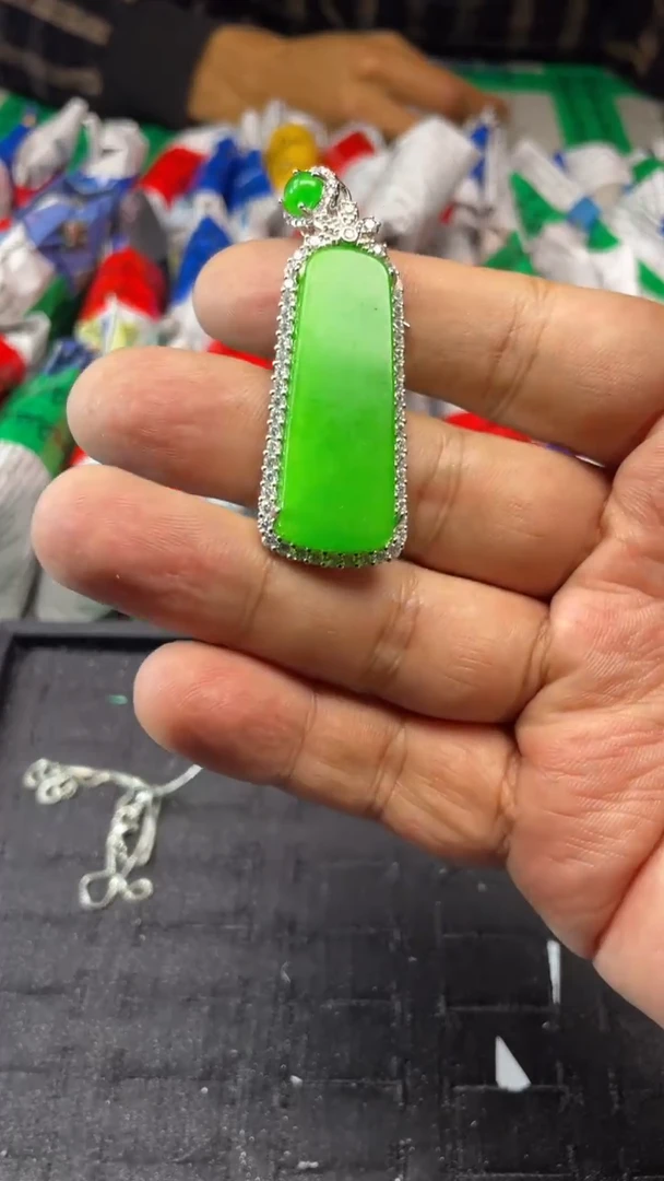 林子收货时尚吊坠AA34