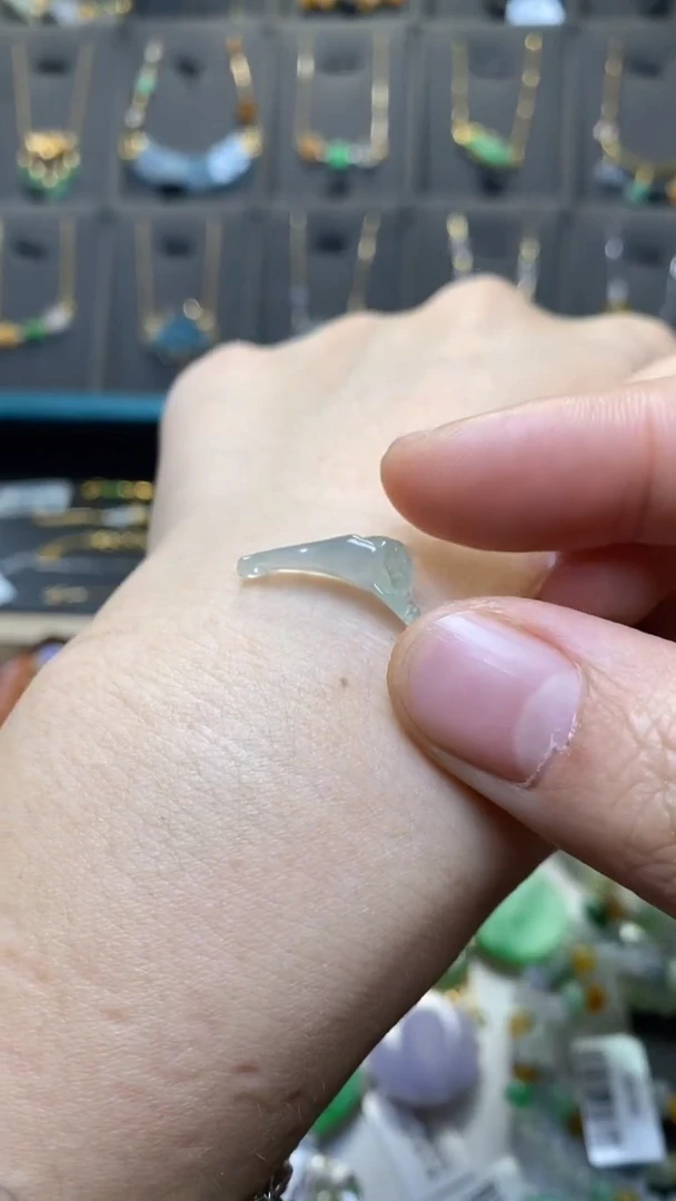 颈饰未镶嵌翡翠净货36301