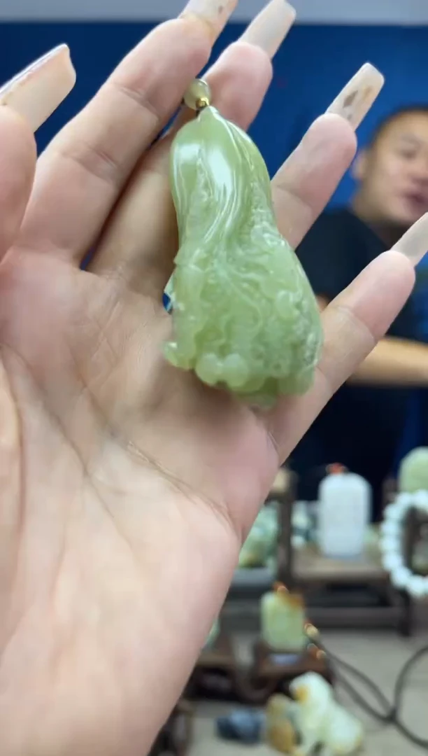 和田玉未镶嵌颈饰1