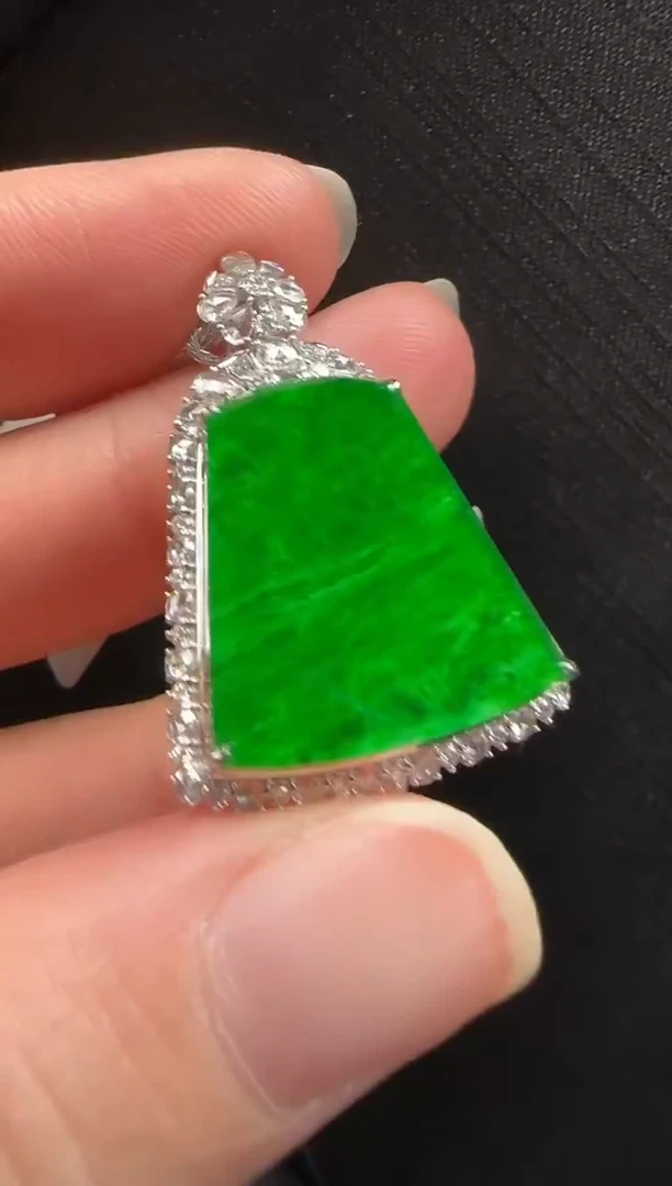 颈饰18K金镶嵌翡翠519无事牌一个