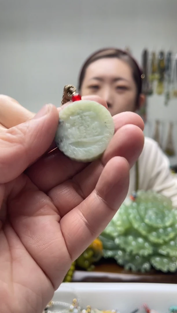 未镶嵌岫玉颈饰·