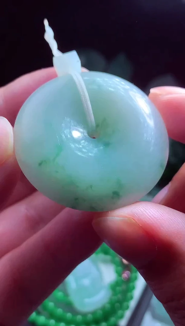 未镶嵌定制翡翠有***?翡翠毛货定制