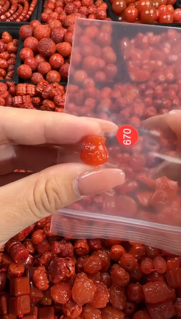 南红玛瑙未镶嵌颈饰1