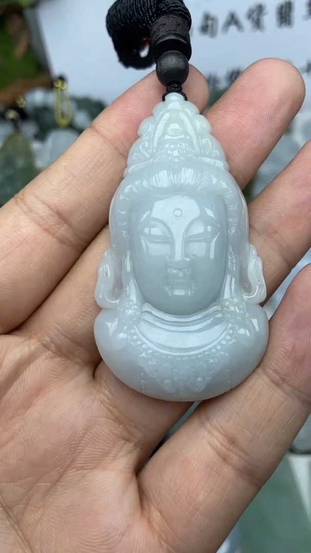 翡翠未镶嵌颈饰出人头地