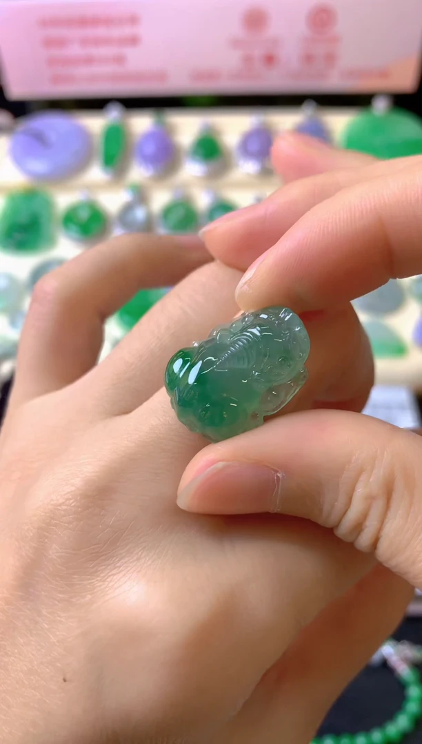 未镶嵌定制翡翠P****e裸玉（客户意向镶嵌）