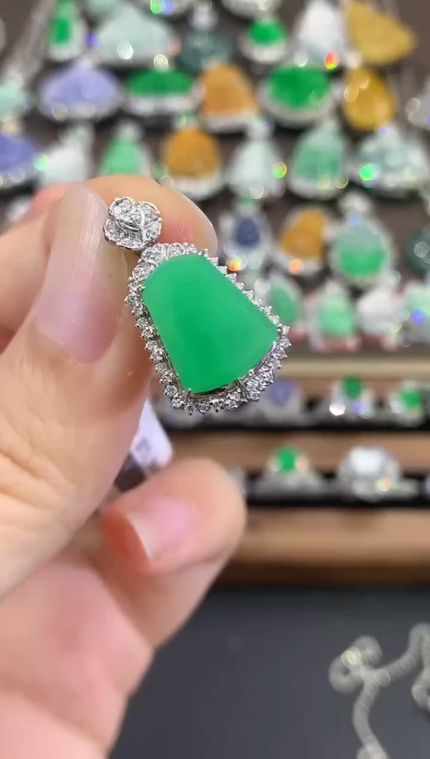 吊坠(不含链)18K金镶嵌翡翠C62