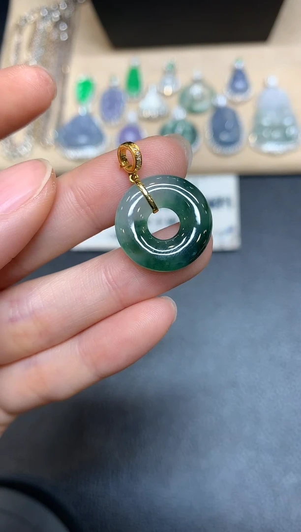 【闪购商品】翡翠颈饰18K金镶嵌甜甜圈【无服务费