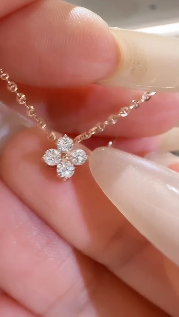 单吊坠18K金镶嵌钻石四叶草钻石吊坠不含链