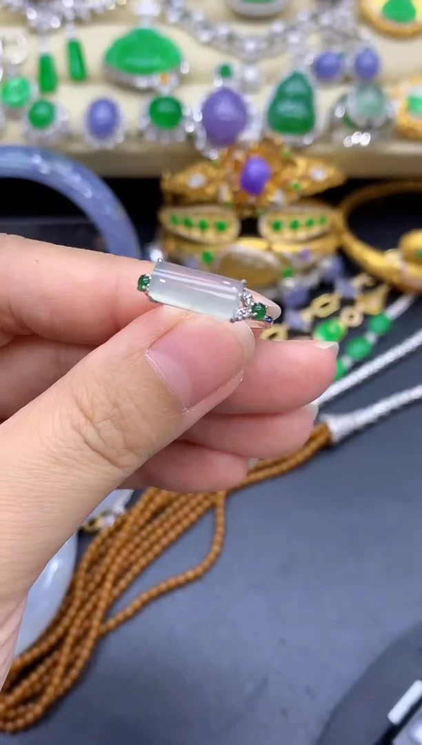 18K金镶嵌戒指翡翠262-中国好珍宝