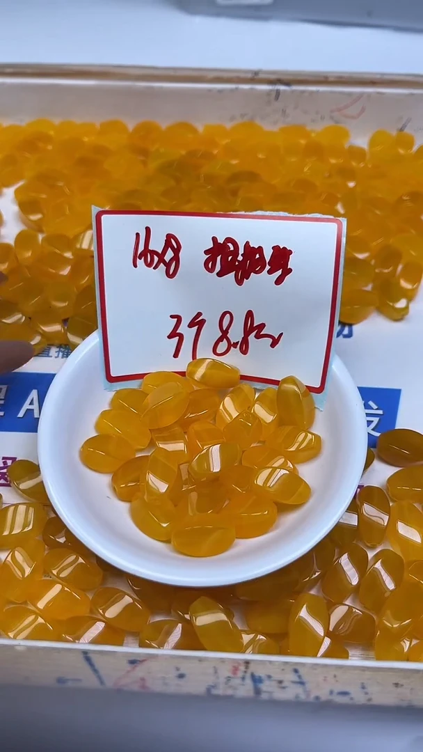 未镶嵌散珠玛瑙/玉髓B1374 鸡油黄玛瑙扭扭珠8*16mm3个8.8元