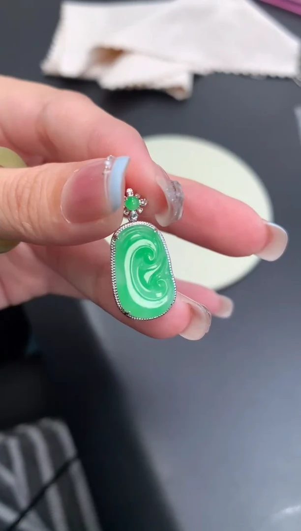 18K金镶嵌定制翡翠48小时鉴赏期 退货不扣服务费