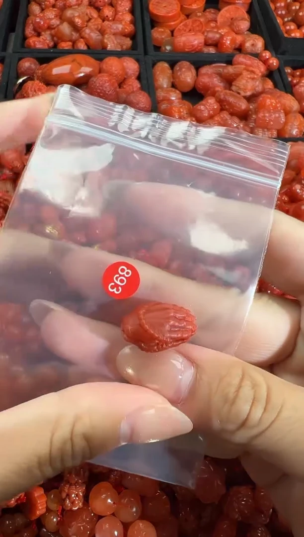 南红玛瑙未镶嵌颈饰1