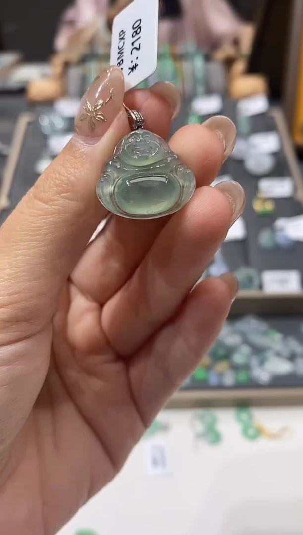 颈饰18K金镶嵌翡翠佛公