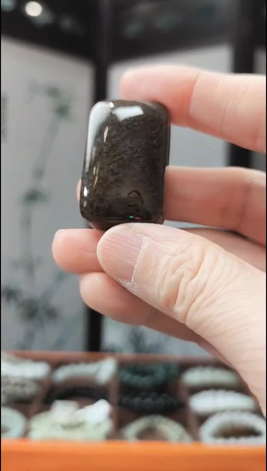 颈饰未镶嵌和田玉（糖玉）34.6*21*16麻糖无事牌