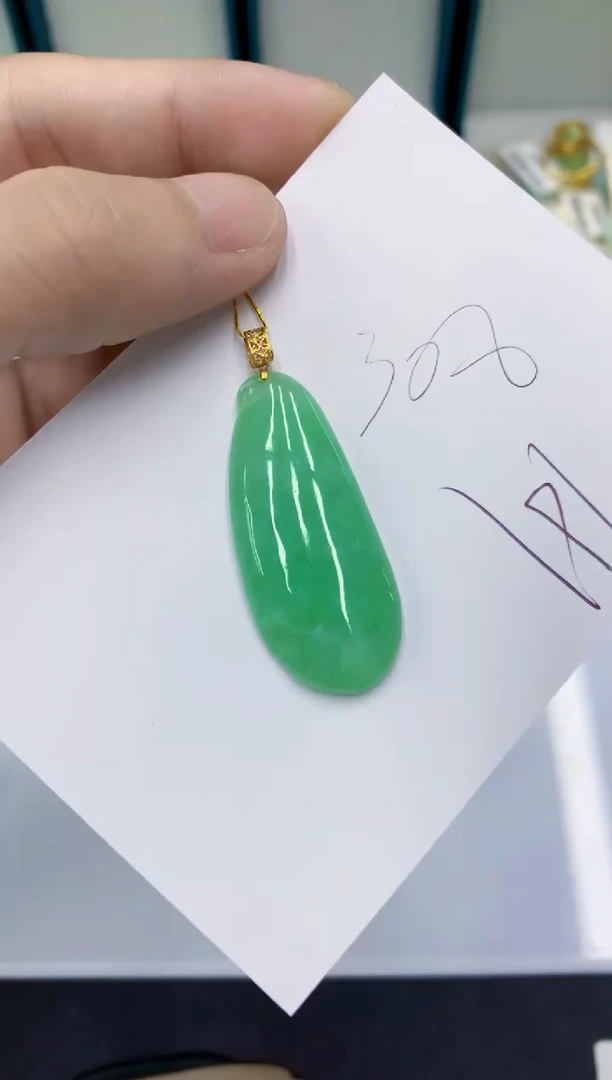 颈饰18K金镶嵌翡翠翡翠