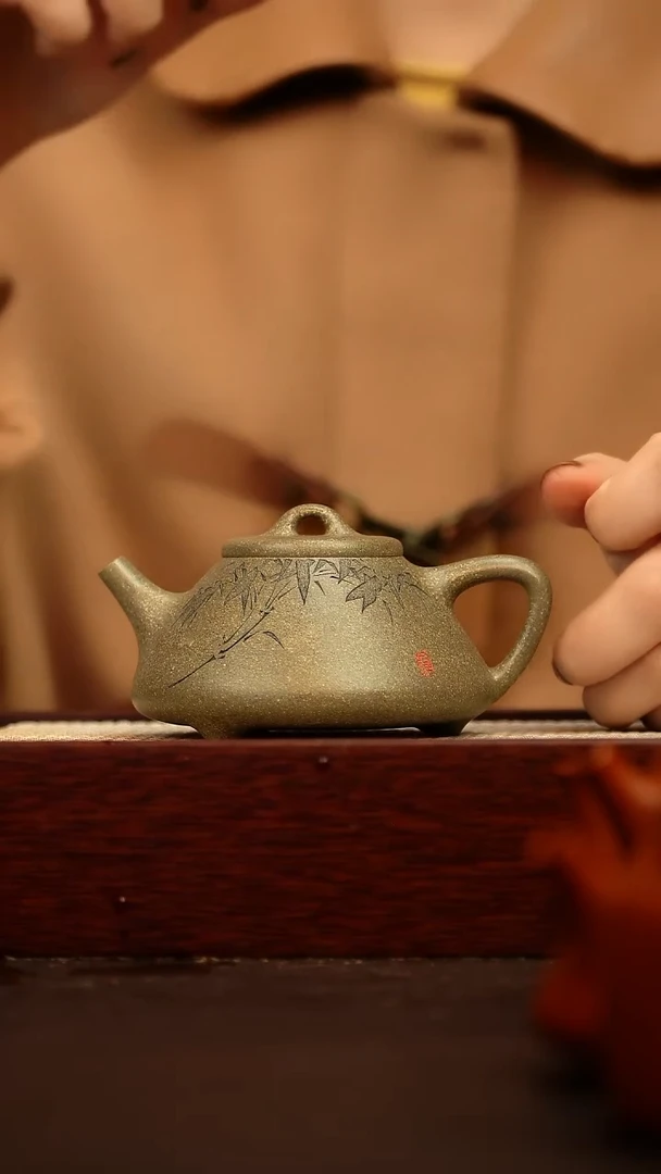 茶壶紫砂雨*子冶石瓢 150cc 原矿青段