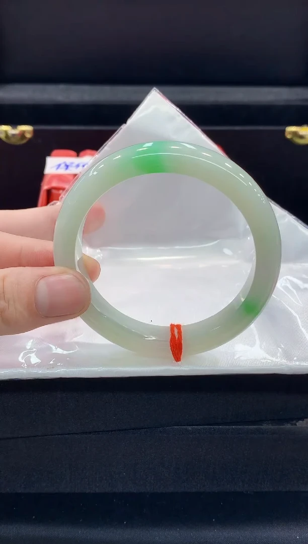 翡翠手镯未镶嵌手镯