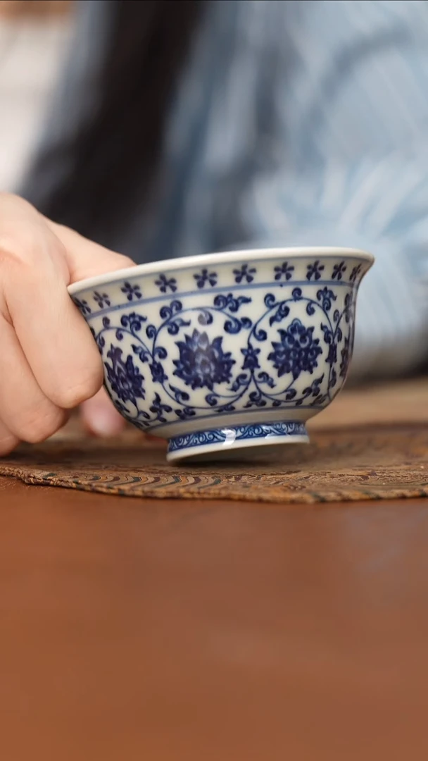 杯看山柴窑青花缠枝