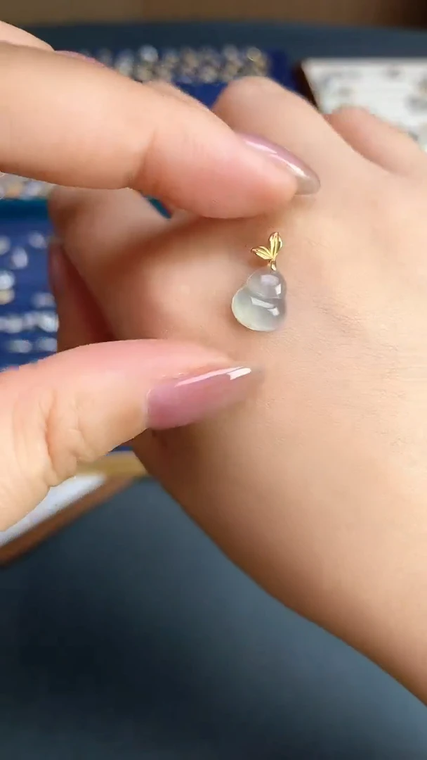 颈饰18K金镶嵌翡翠2025120601