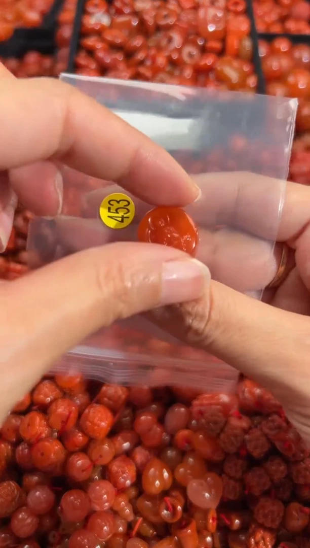 南红玛瑙未镶嵌颈饰1