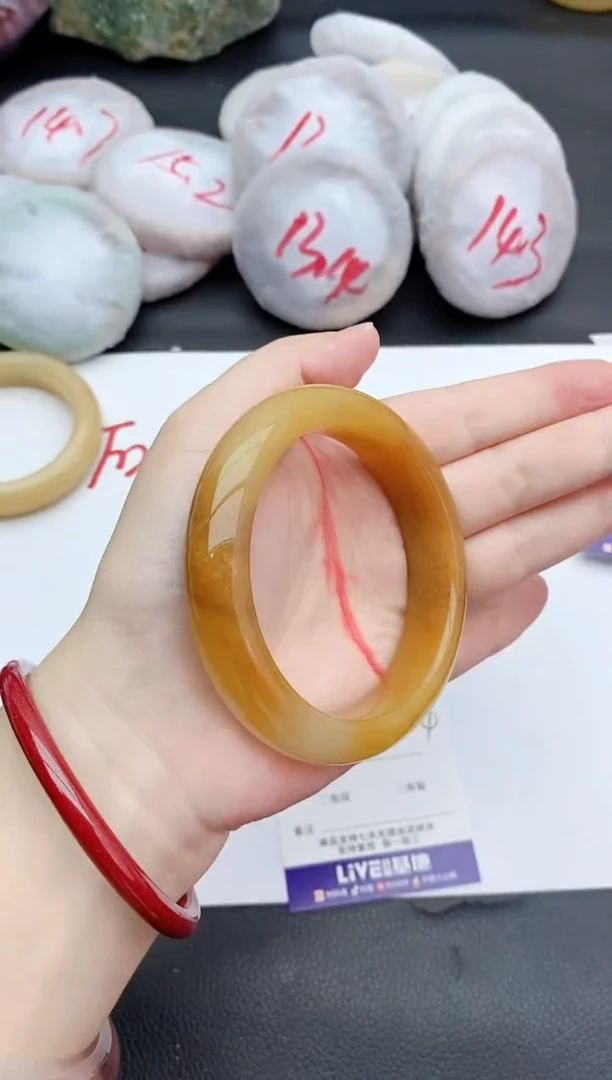 未镶嵌手镯石英质玉190+60.4