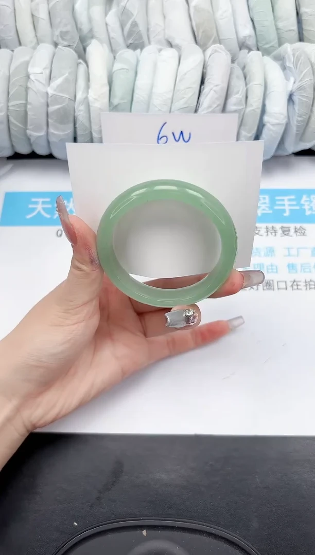 【闪购商品】石英质玉手镯未镶嵌540-54