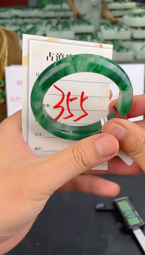 未镶嵌手镯石英质玉（非洲翠）微瑕介意勿拍
