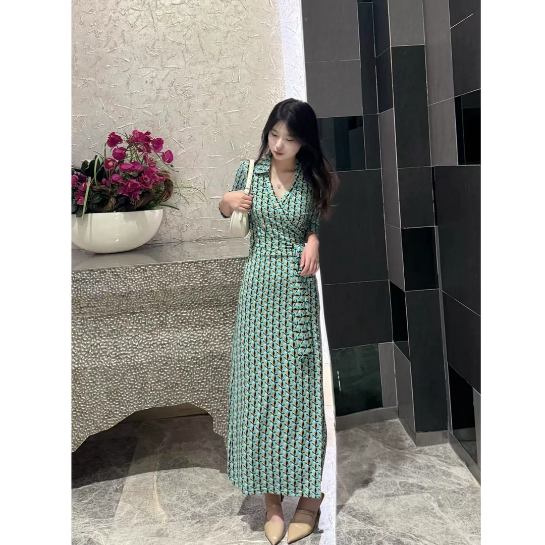 春秋法式气质轻奢长款鸢尾花裹身裙显白碎花连衣裙长裙显瘦显高