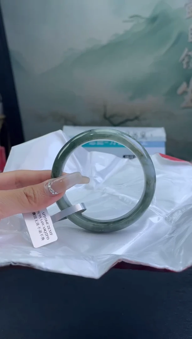 翡翠手镯未镶嵌10翡翠手镯（微瑕）