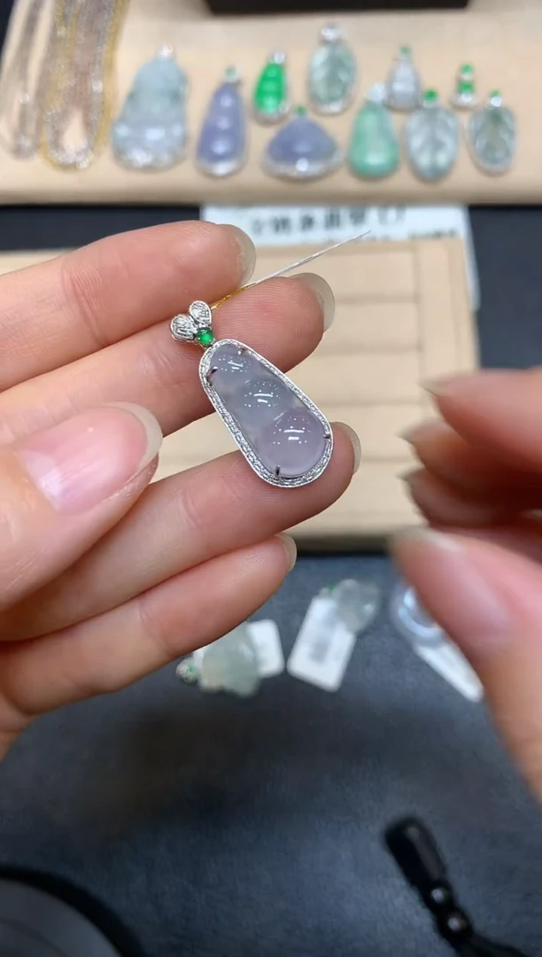 【闪购商品】翡翠颈饰18K金镶嵌福豆【无服务费