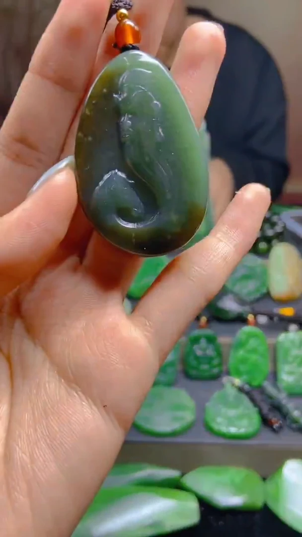颈饰未镶嵌和田玉1