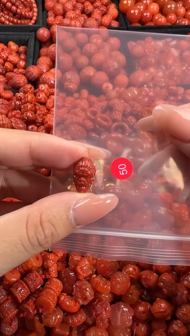 南红玛瑙未镶嵌颈饰1