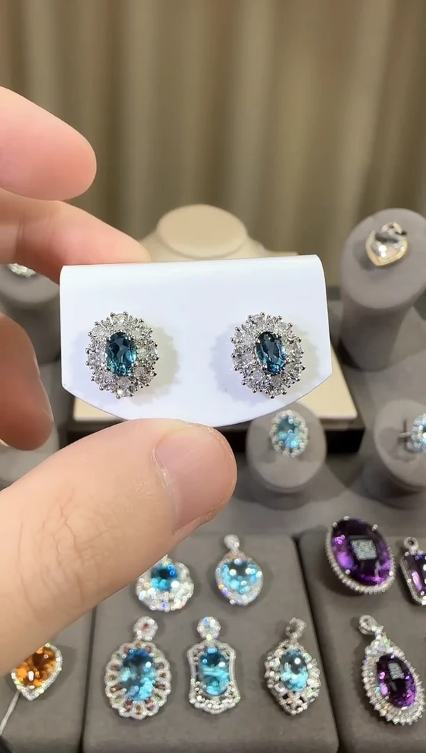 银S925镶嵌托帕石耳饰4*6mm伦敦蓝耳钉简约款