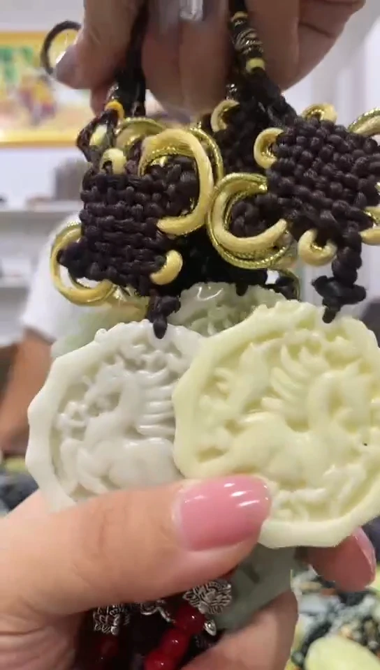 岫玉未镶嵌车挂 多样性发货发其中一件