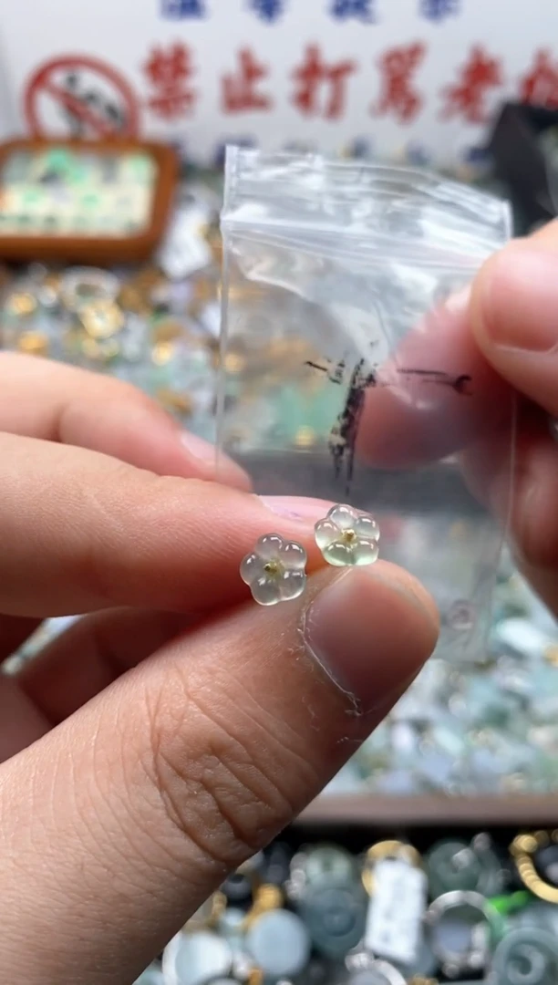 【闪购商品】翡翠颈饰未镶嵌哥哥