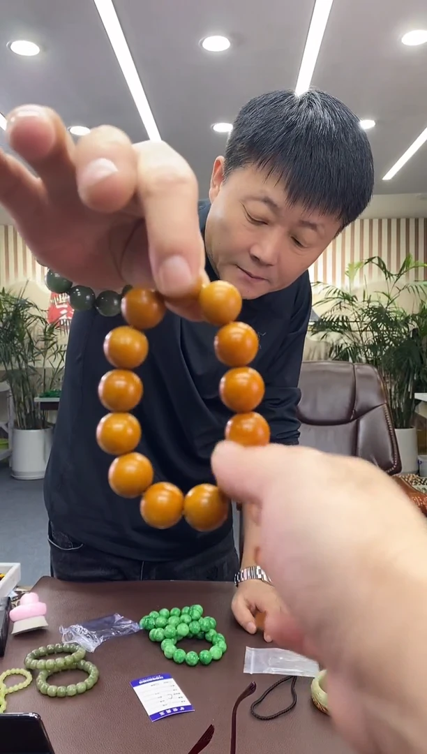 未镶嵌手链和田玉卡18