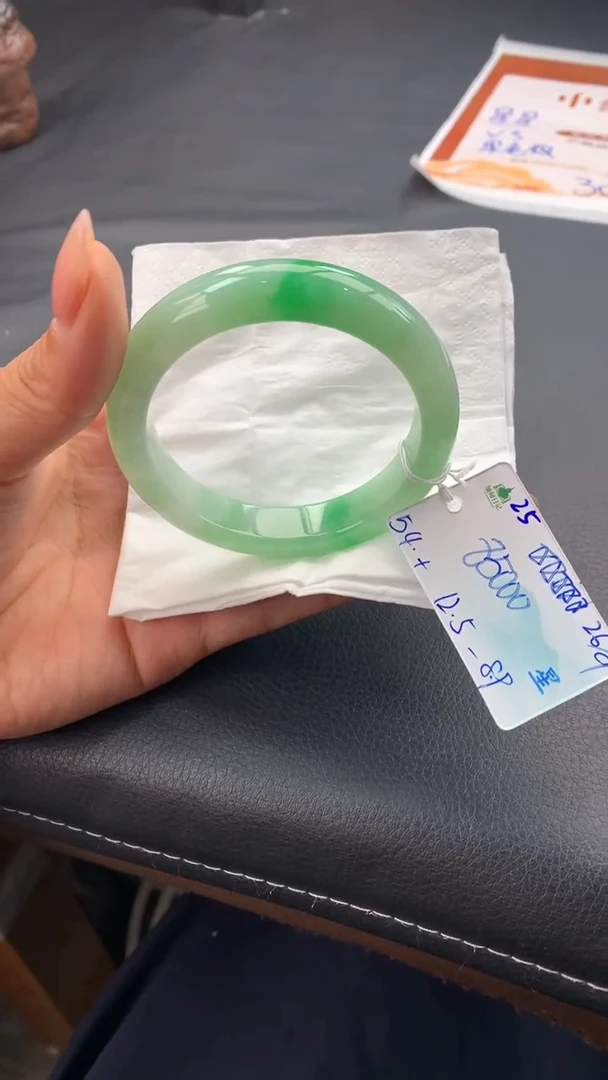 未镶嵌手镯翡翠水**华自带#送人#，联系客服核对地址~