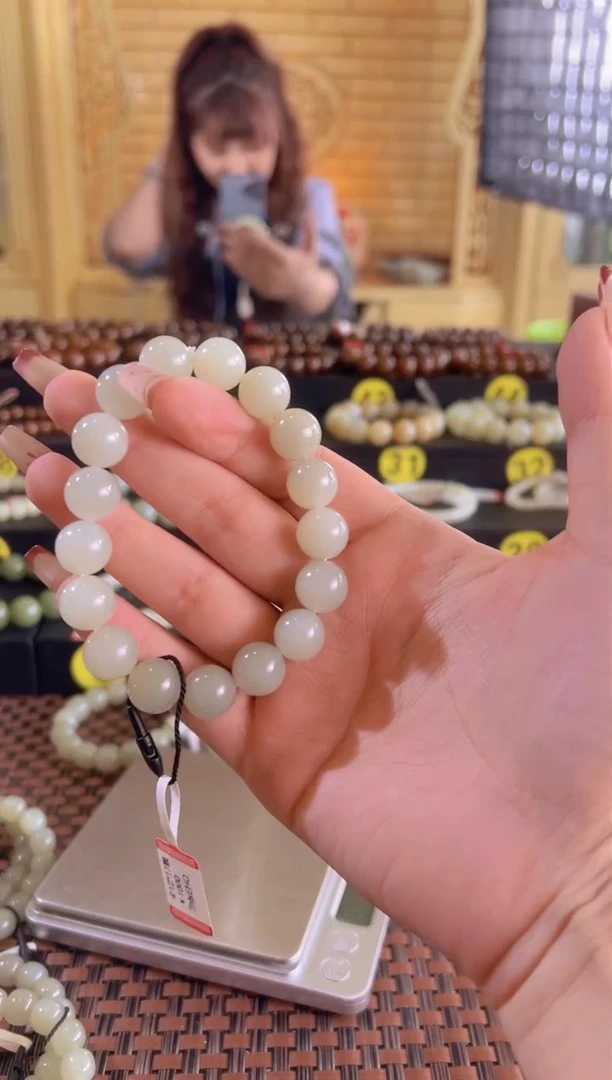 【闪购商品】和田玉手串未镶嵌且末料青白玉卡12手串