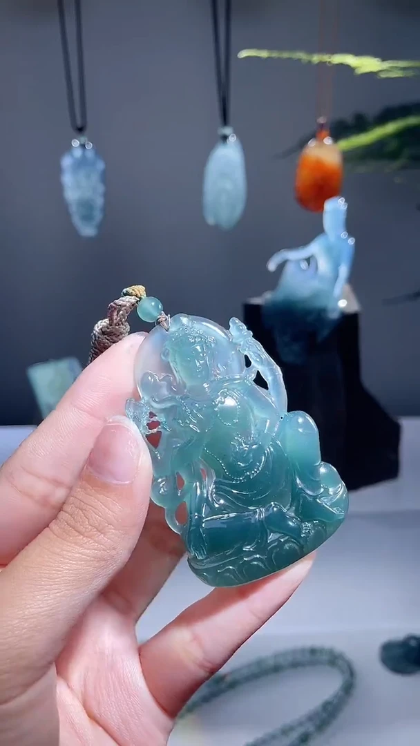 颈饰未镶嵌翡翠观音
