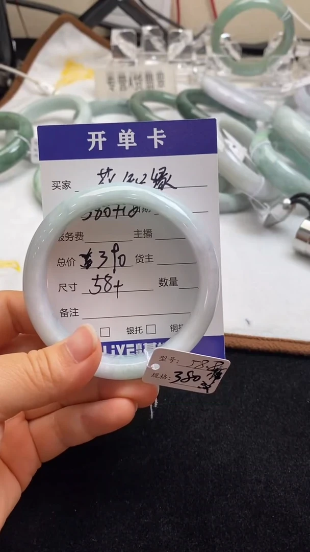 翡翠手镯未镶嵌花****¹145678986