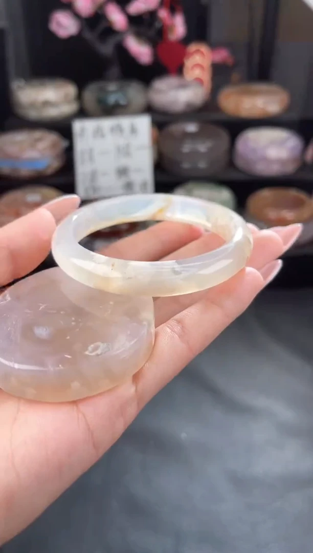 【闪购商品】石英质玉手镯未镶嵌55