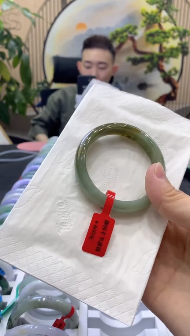 翡翠手镯未镶嵌6419