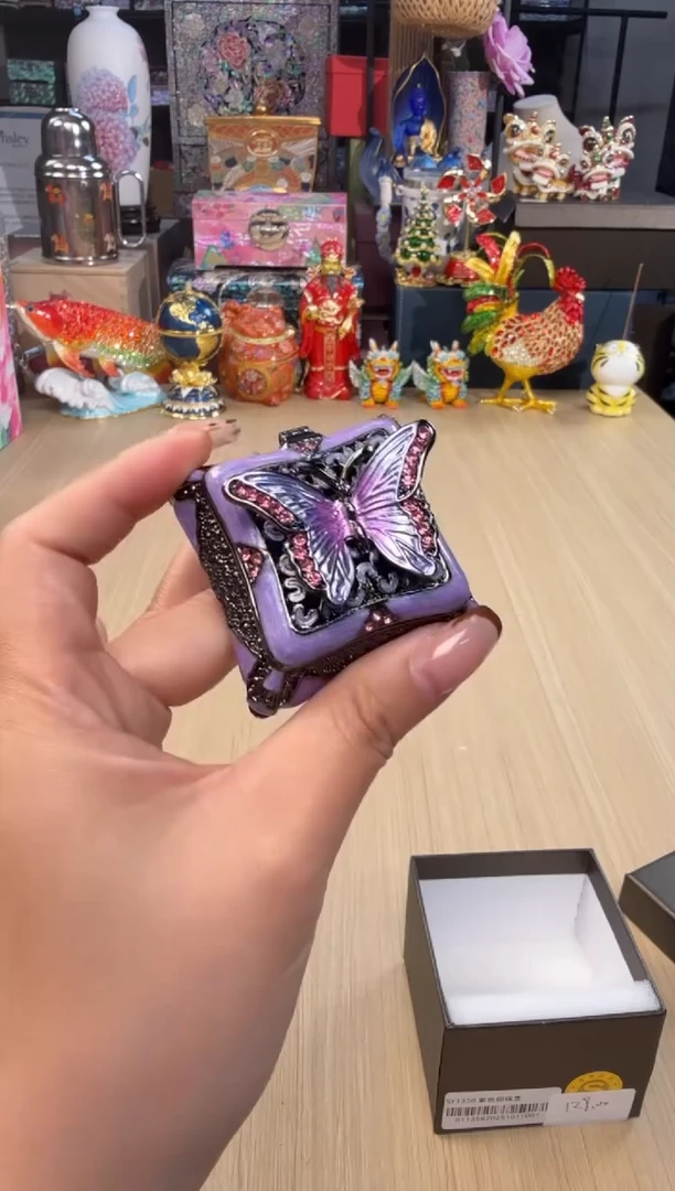 85七宝紫色蝴蝶方盒