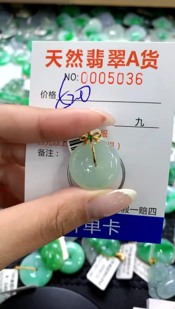 翡翠18K金镶嵌颈饰1111111111111111