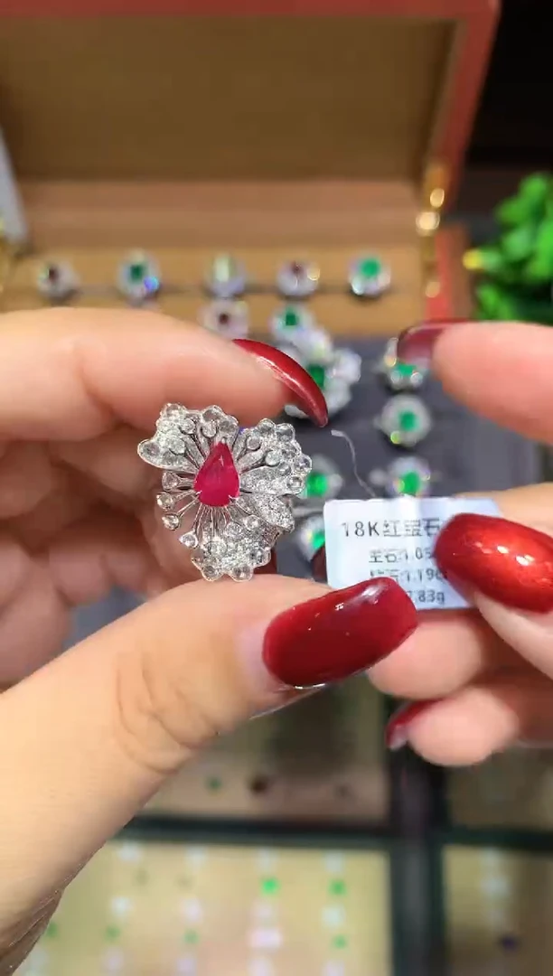 18K金镶嵌戒指红宝石1.05ct