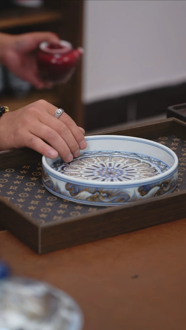 仿元青花宝象卷草壶承