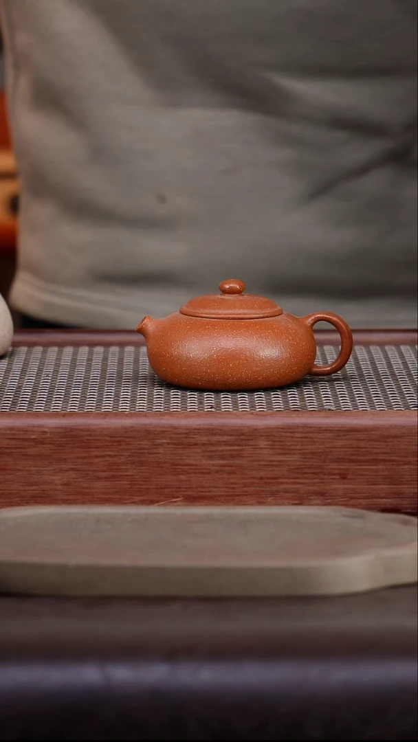 茶壶紫砂红降坡 玉乳